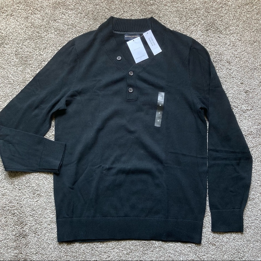 Banana republic pull over sweater size medium black long sleeve 1/3 button NWT